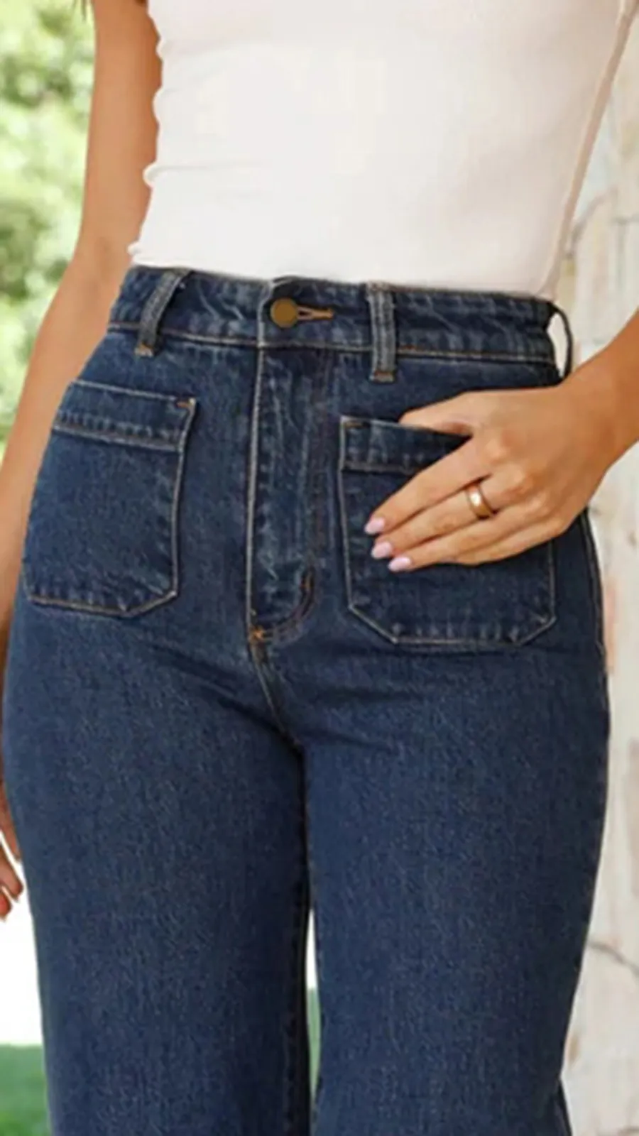 Mid-Rise Loose-Fitting Jeans