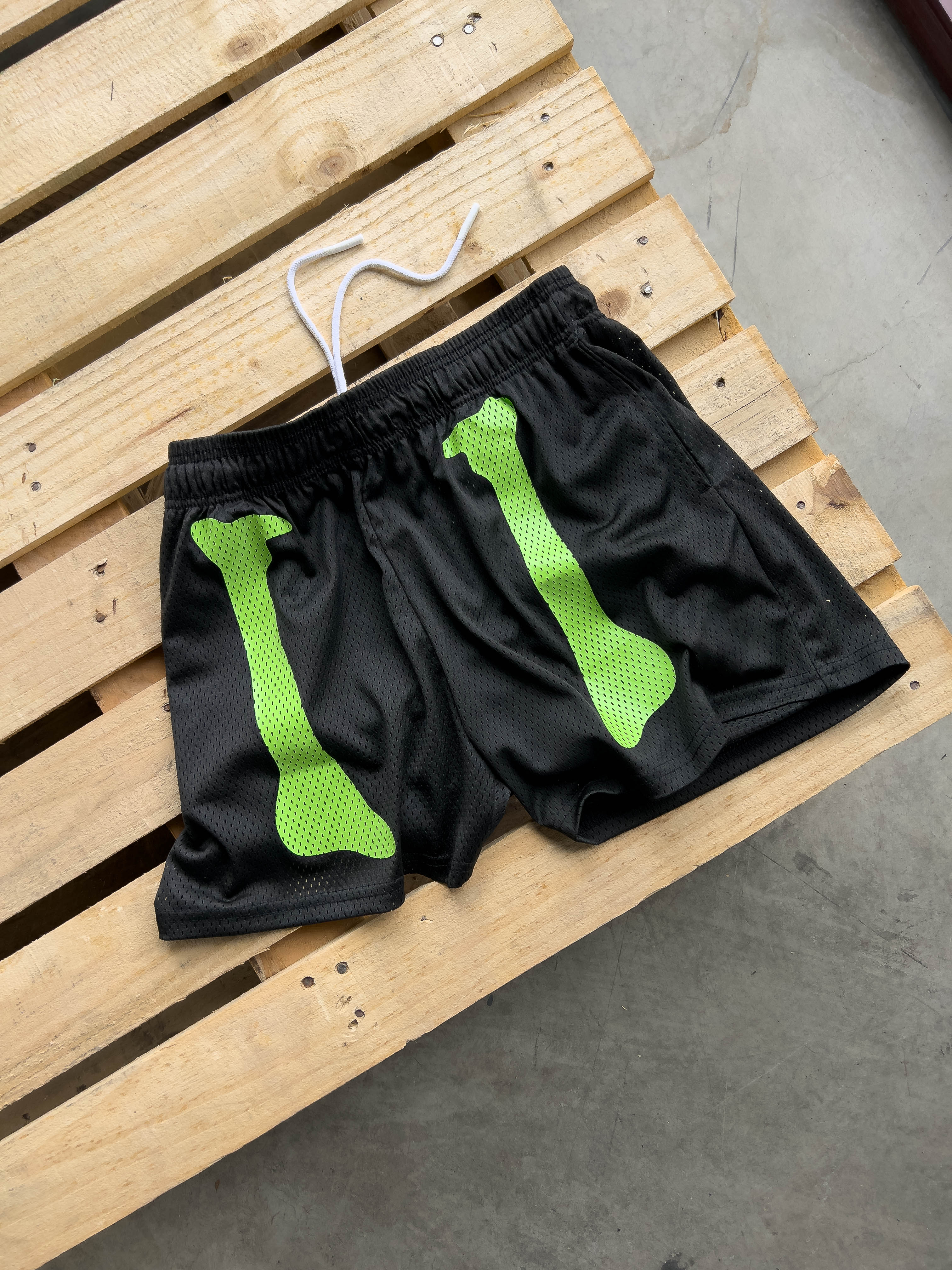 BONE DRY VENTED MESH SHORTS - BLACK / GREEN