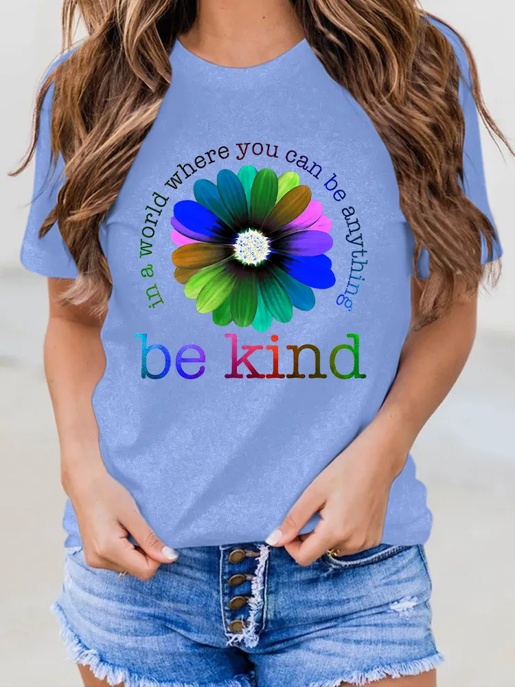 Women'S In A World Where You Can Be Anything Be Kind Round-Neck Short-Sleeved T-Shirt