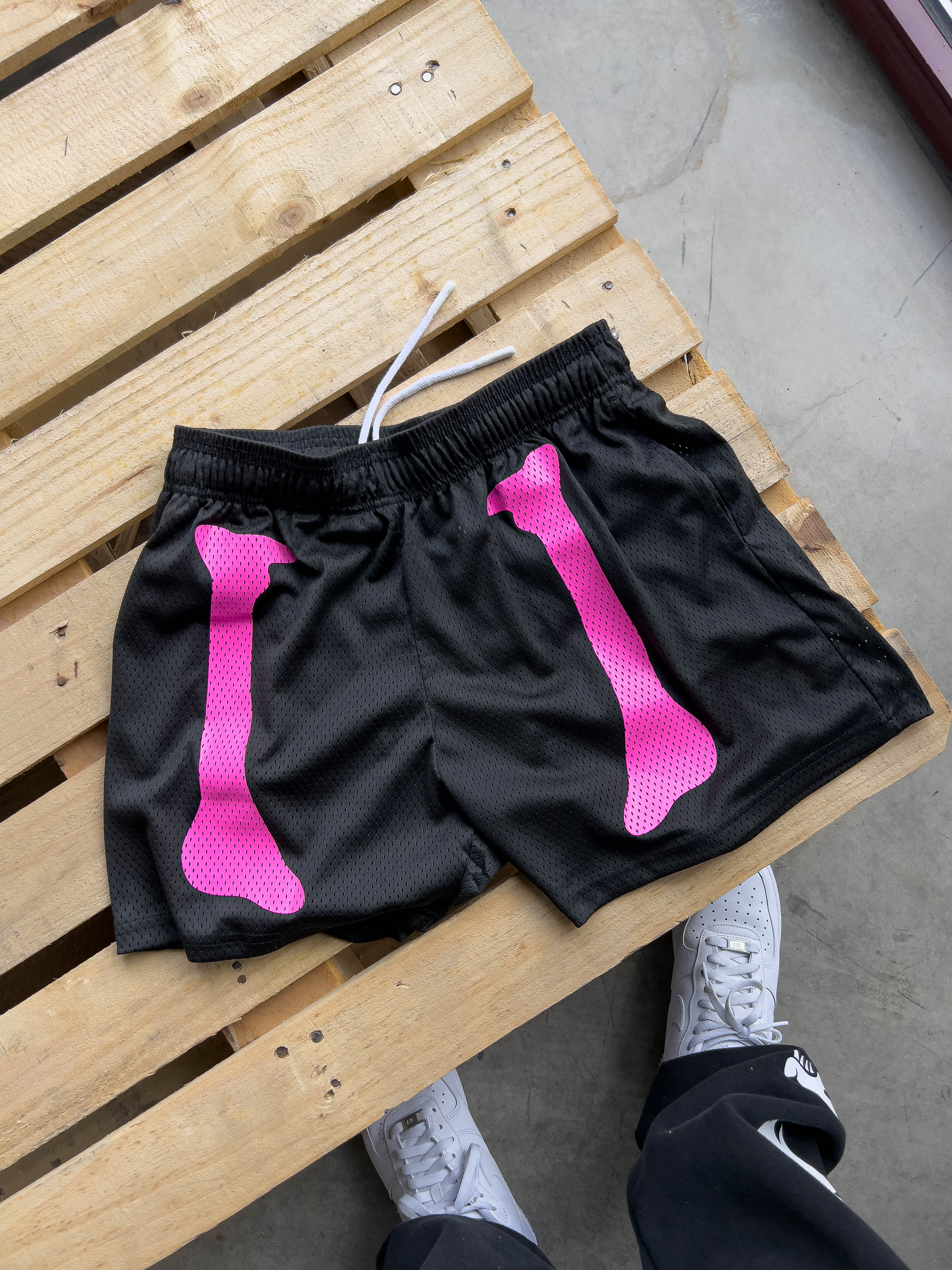 BONE DRY VENTED MESH SHORTS - BLACK / PINK