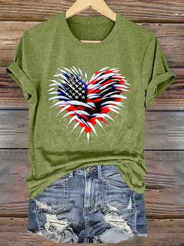 Airplane Smoke, National Flag, Heart-Shaped Print Short-Sleeved T-Shirt