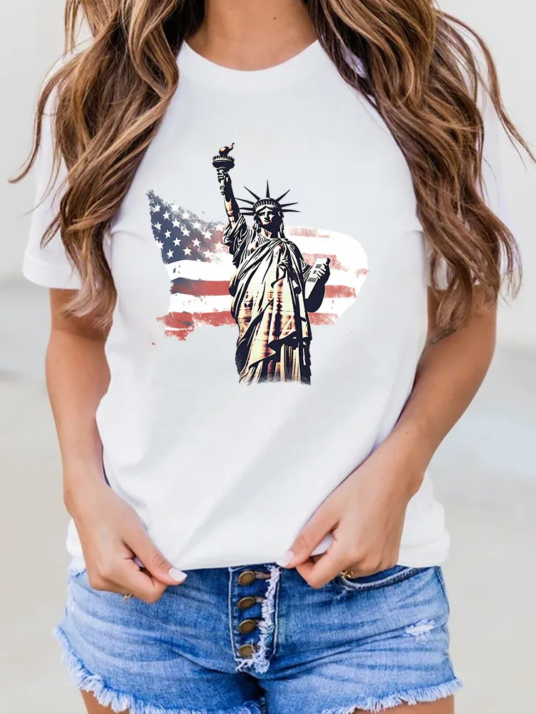 Woman'S The Statue Of Liberty And The Stars And Stripes Print Round-Neck Short-Sleeved T-Shirt