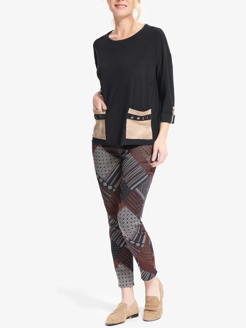 Black and Tan Pocket - Detail 3/4 - Sleeve Top