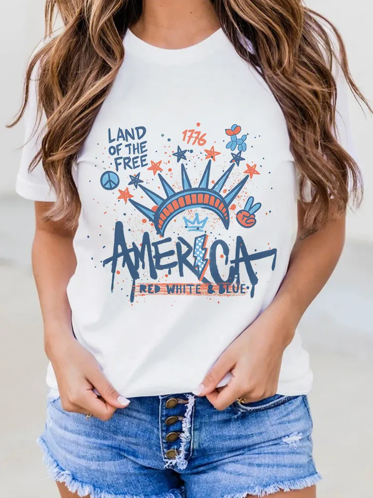 Woman'S Land Of The Free 1776 America Red White Blue Round-Neck Short-Sleeved T-Shirt