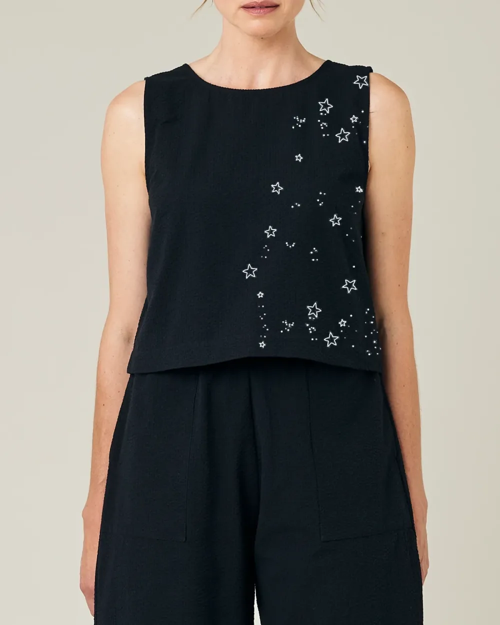 BLACK SEERSUCKER TOP
