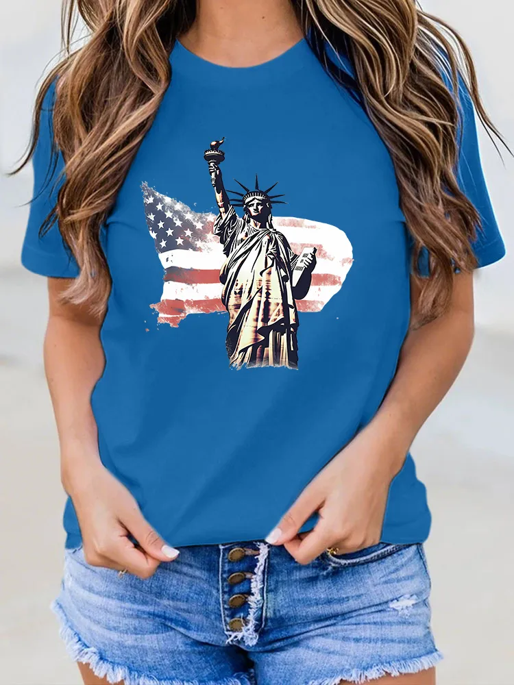 Woman'S The Statue Of Liberty And The Stars And Stripes Print Round-Neck Short-Sleeved T-Shirt
