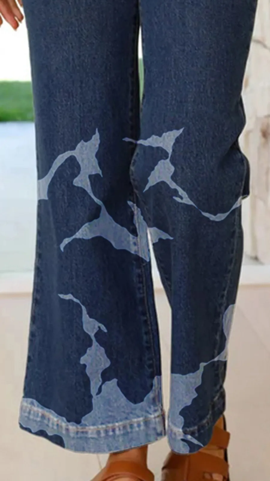 Mid-Rise Loose-Fitting Jeans