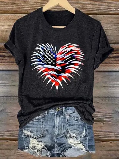 Airplane Smoke, National Flag, Heart-Shaped Print Short-Sleeved T-Shirt