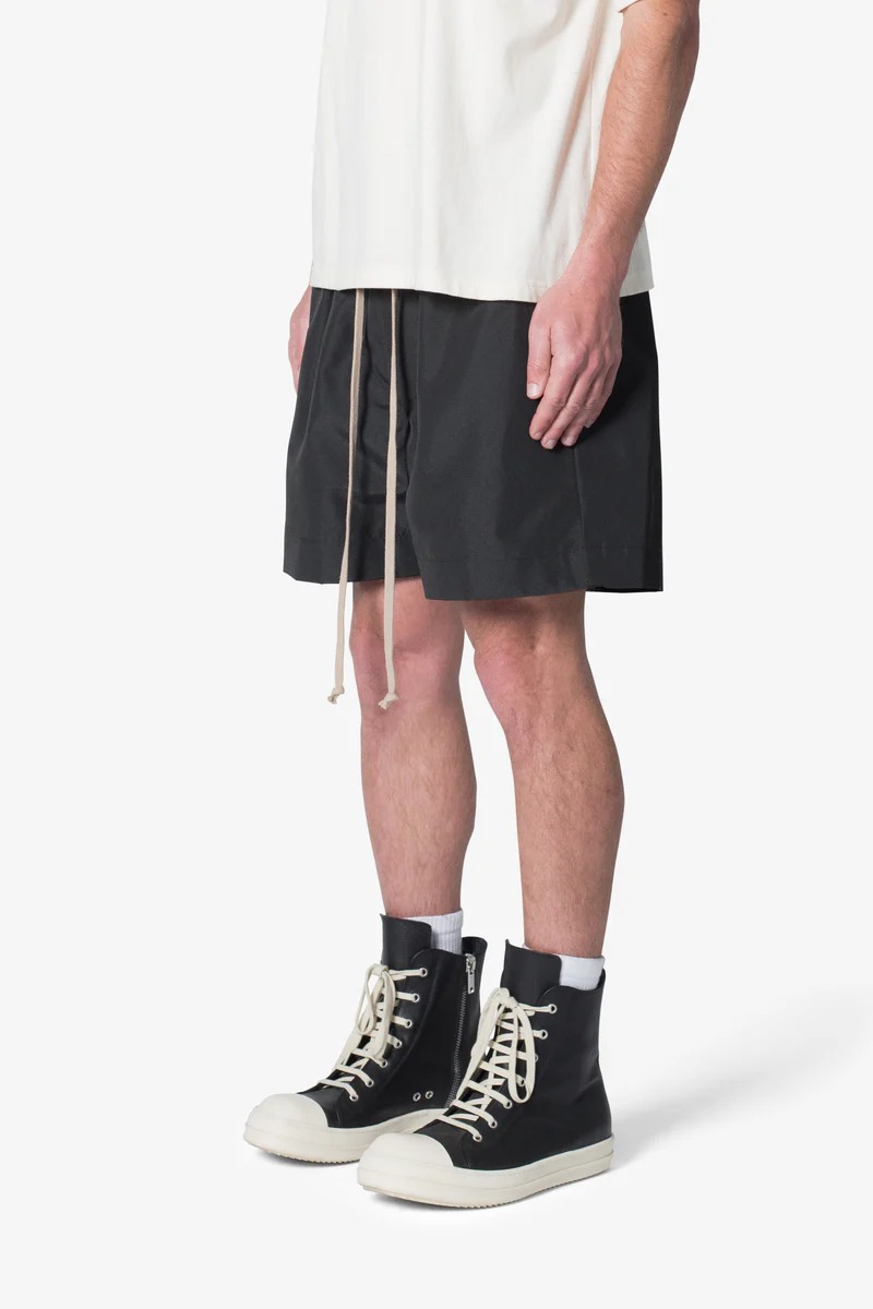 SLIGHT STRETCH BLACK SHORTS