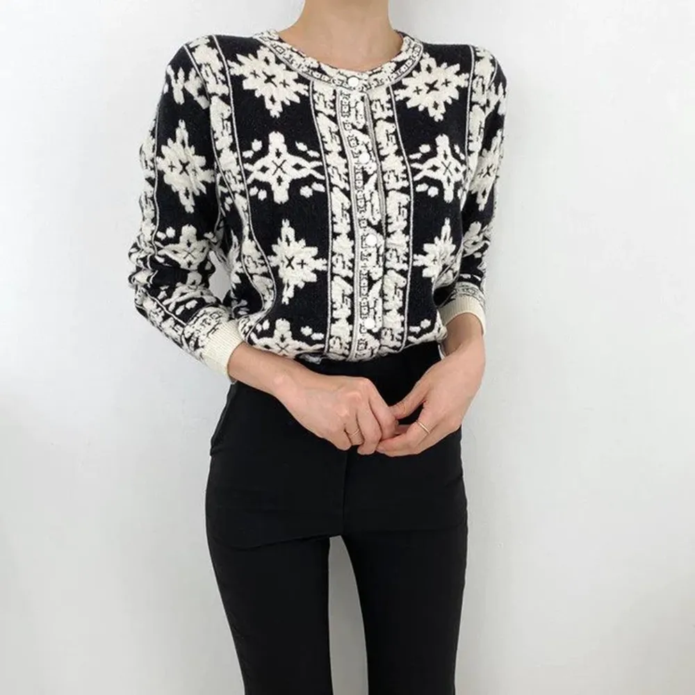 Elegant Floral Embroidery Cardigan