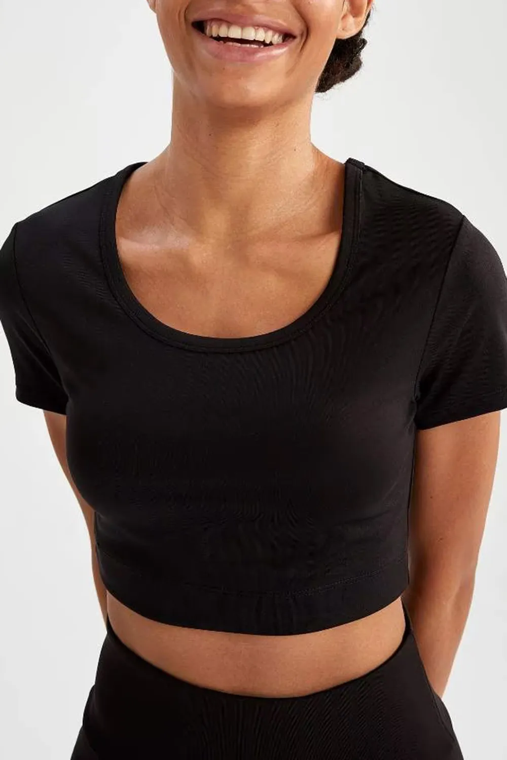 Elegant Crew Neck Solid Color T-Shirt