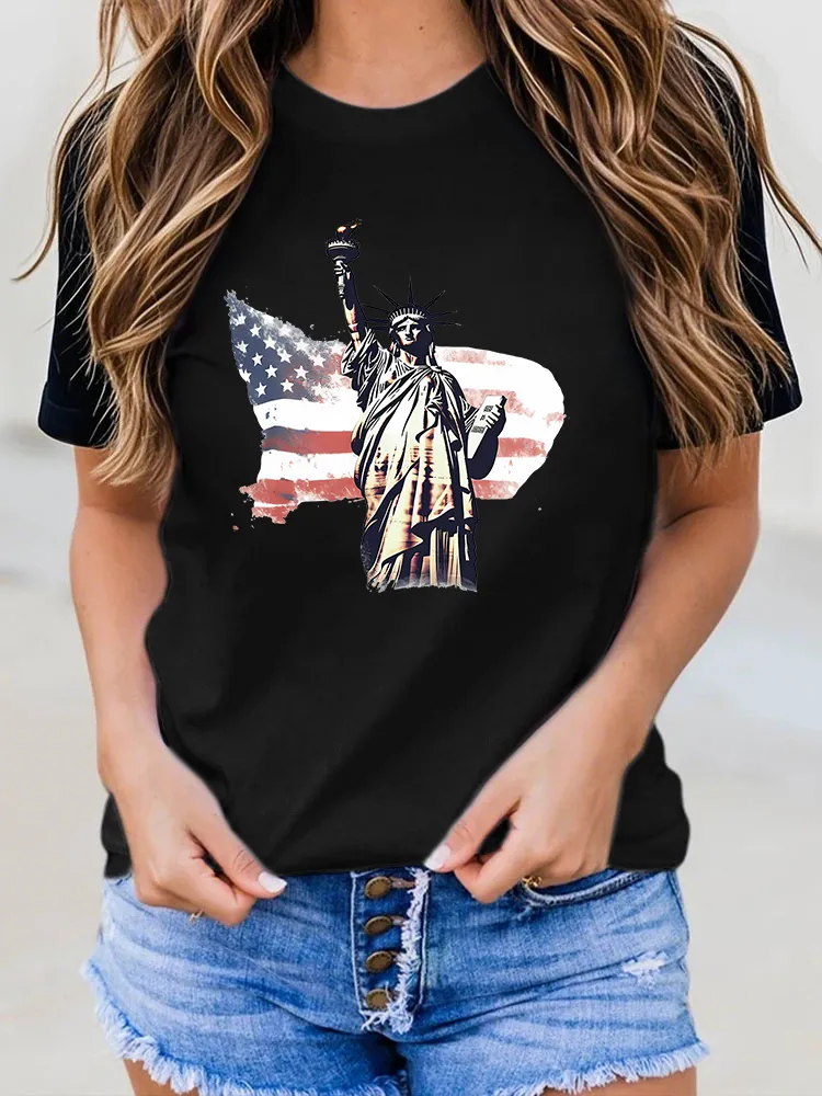 Woman'S The Statue Of Liberty And The Stars And Stripes Print Round-Neck Short-Sleeved T-Shirt