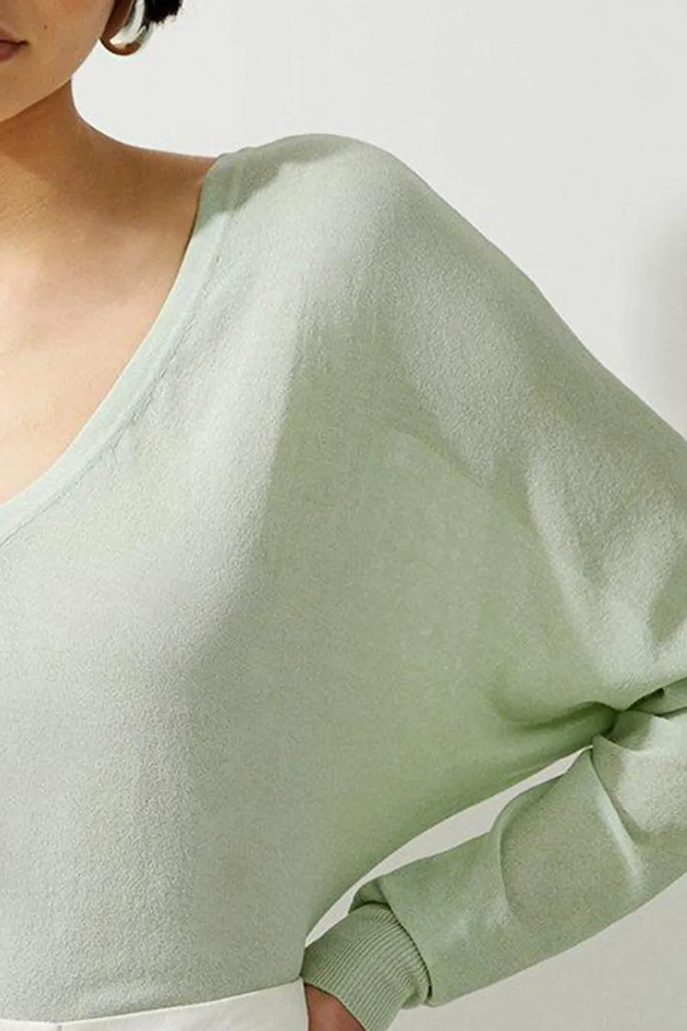 Lightweight Knitted V Neck Long Sleeve Jumper