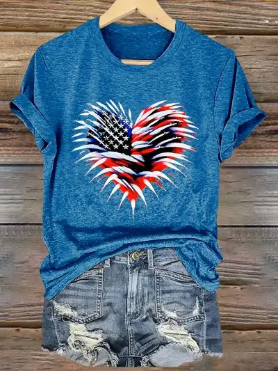 Airplane Smoke, National Flag, Heart-Shaped Print Short-Sleeved T-Shirt