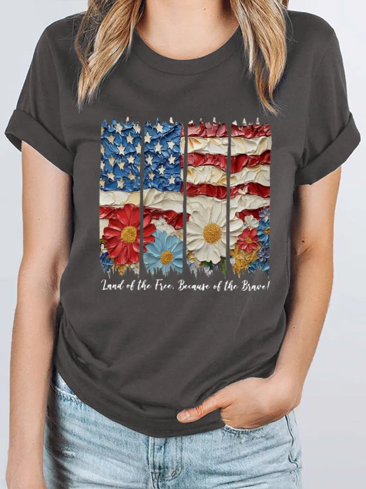 Land Of The Free. Because Of The Brave! Print Round-Neck Short-Sleeved T-Shirt