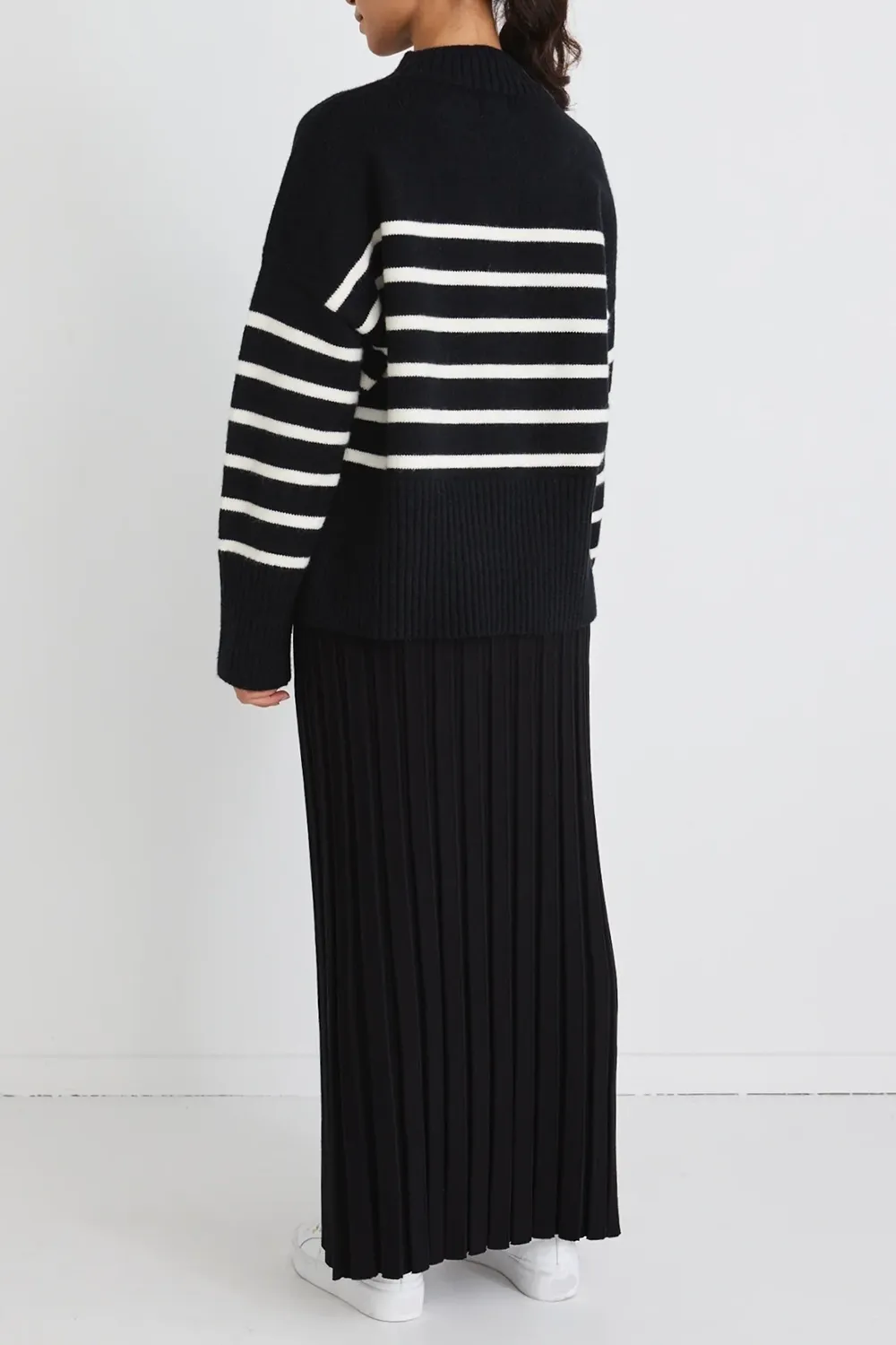 Black Pleated Knit Maxi Skirt