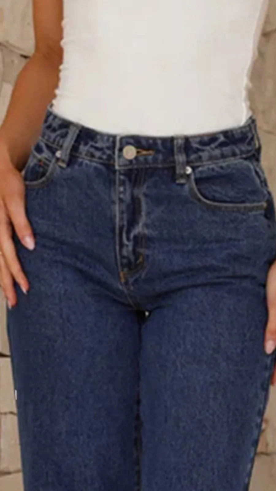 Mid-Rise Loose-Fitting Jeans
