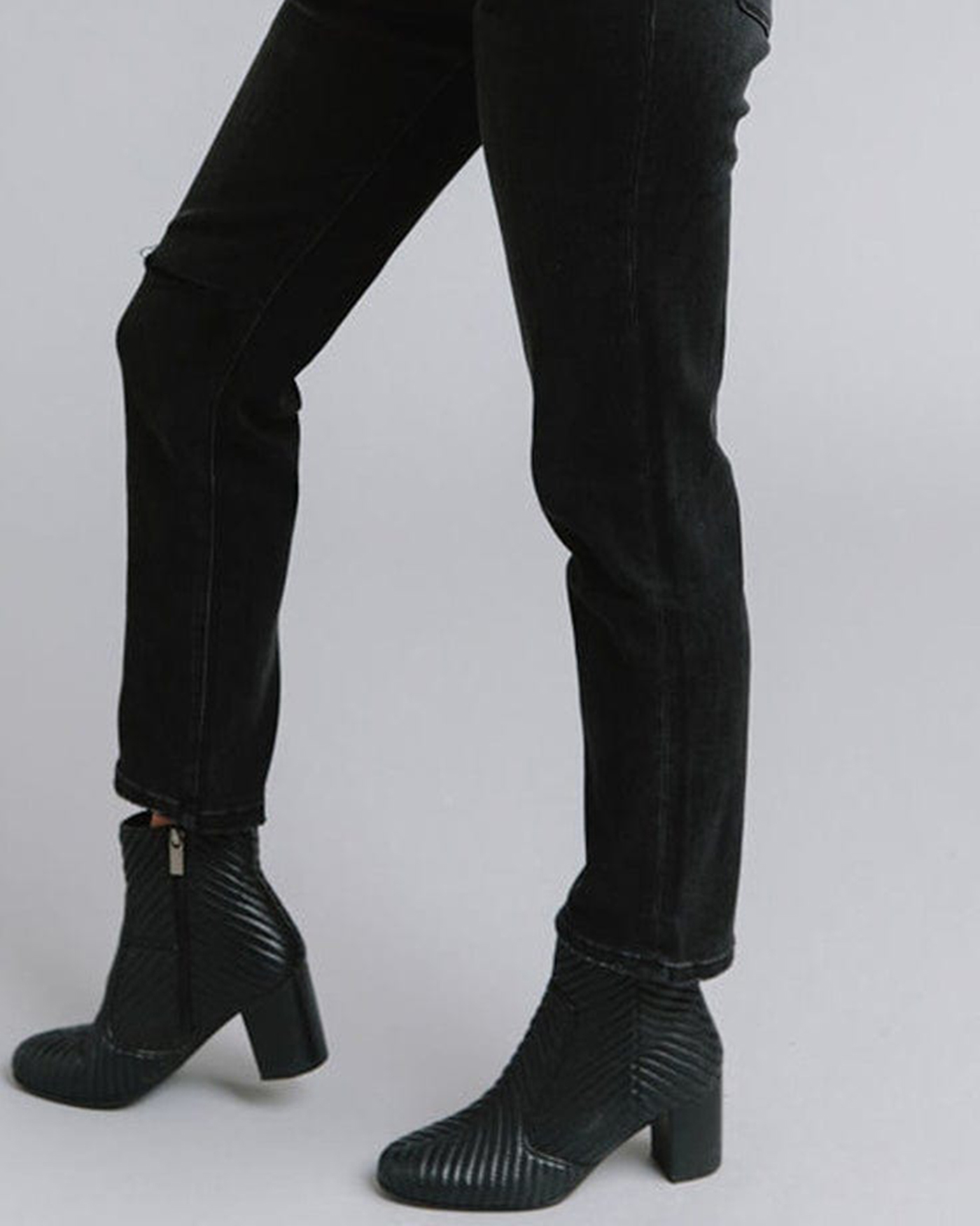 Mid Rise Boyfriend Style Jean