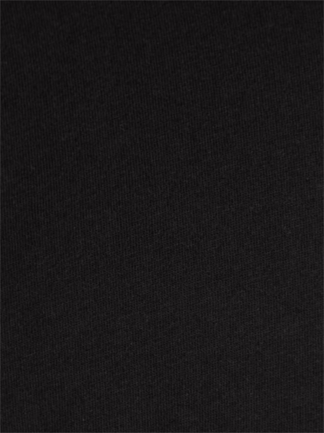 BLACK ESSENTIAL V NECK TEE